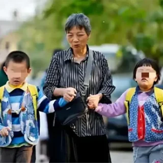 郭敏（56岁生龙凤胎）