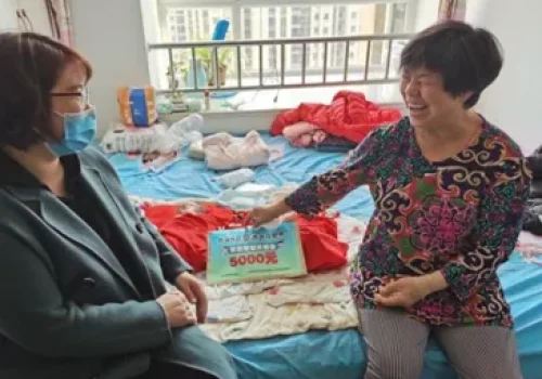 张玉梅（58岁生双胞胎）